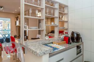 Image 22 - 334700