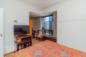 Image 16 - 335982