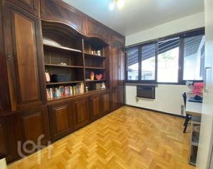Image 17 - 337805
