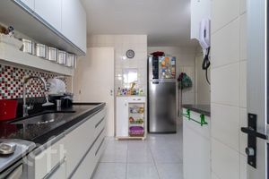 Image 19 - 337937