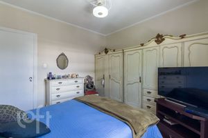 Image 10 - 339315