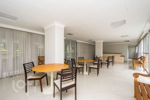 Image 15 - 339505