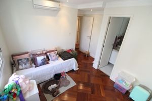Image 12 - 339653