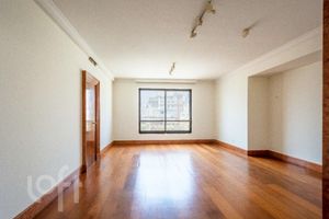 Image 19 - 348428