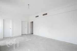 Image 17 - 348428
