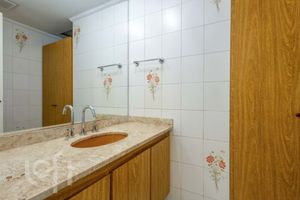 Image 29 - 349176