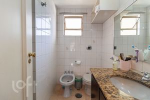 Image 13 - 349237