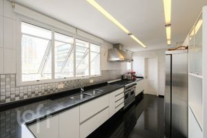Image 11 - 351037