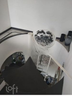 Image 22 - 351995