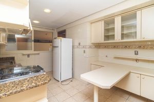 Image 19 - 352030