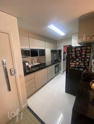 Image 1 - 352174