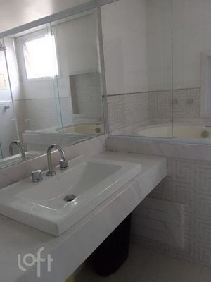 Image 19 - 352823