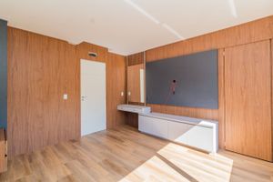 Image 31 - 352919
