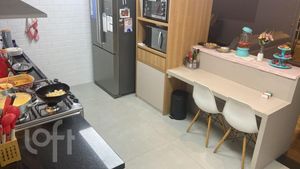 Image 21 - 353025