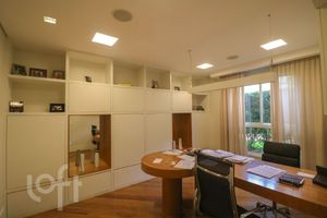 Image 17 - 354537