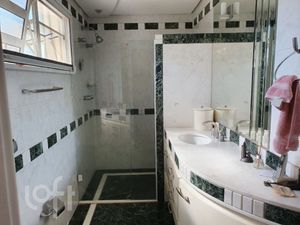 Image 16 - 356681