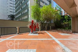 Image 10 - 357370