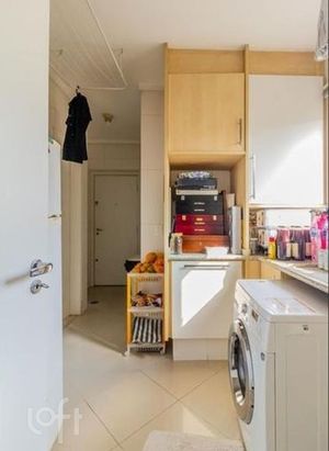 Image 19 - 357375