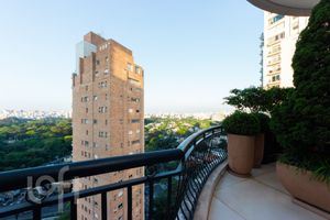 Image 25 - 357382