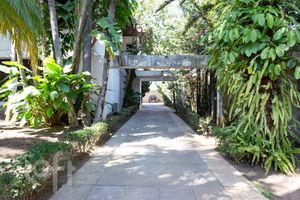 Image 17 - 359102