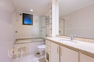 Image 19 - 368385