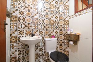 Image 19 - 369047