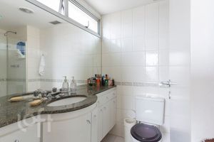 Image 20 - 369104