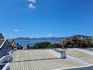 Image 6 - 369178