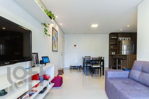 Image 17 - 369402