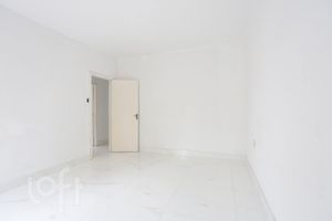 Image 40 - 370847
