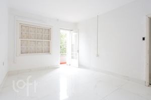 Image 39 - 370847
