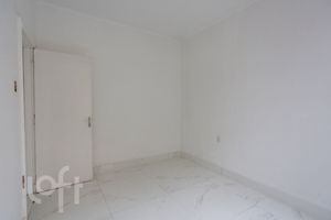 Image 24 - 370847