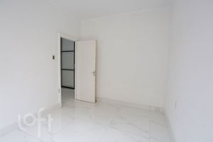 Image 25 - 370847