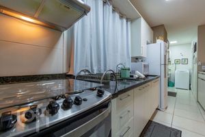 Image 12 - 370945