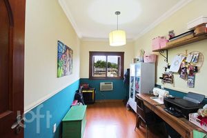 Image 21 - 371030
