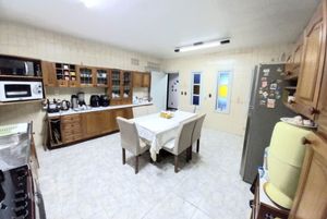 Image 11 - 371084