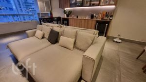 Image 9 - 371130