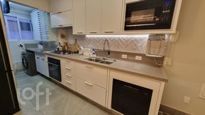 Image 12 - 371130