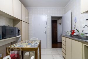 Image 18 - 371417