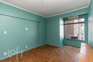 Image 20 - 371519