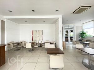 Image 16 - 372129