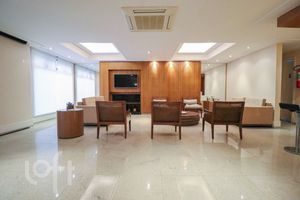 Image 23 - 372363