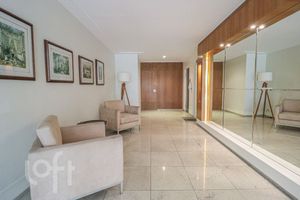 Image 21 - 372363