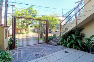 Image 40 - 372575