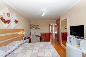 Image 22 - 372575