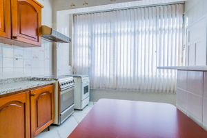 Image 7 - 372766