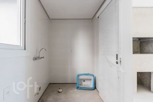 Image 23 - 373240