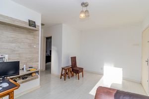 Image 1 - 373329