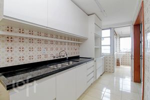 Image 10 - 373384