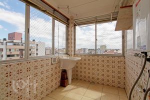 Image 14 - 373384